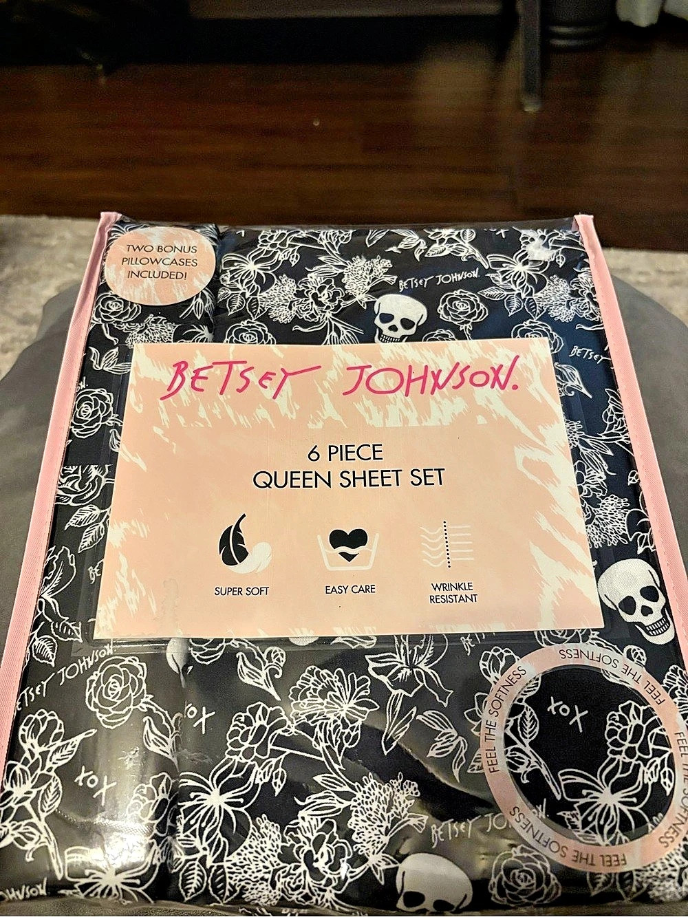 Betsey Johnson Skull Rose Trellis 6-Piece Queen Sheet Set Queen Sheet Set